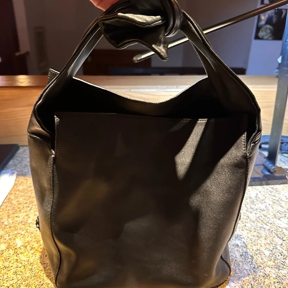 Versace Black Leather Knot-Handle hobo. Shoulder bag